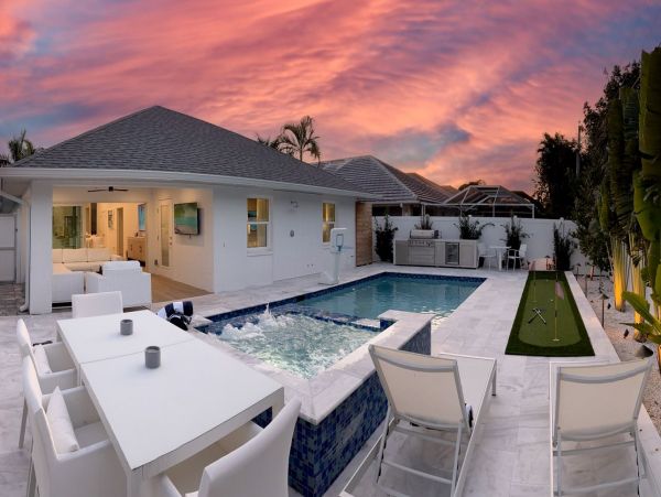 Luxury Home Rental n Naples - Beach House with Pool & Spa