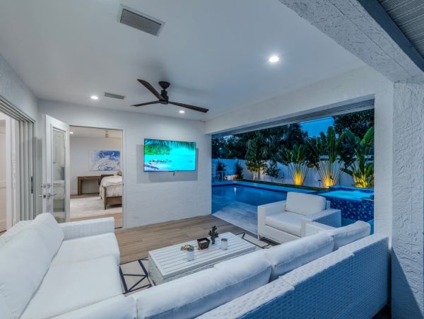 Luxury Home Rental n Naples - Beach House with Pool & Spa
