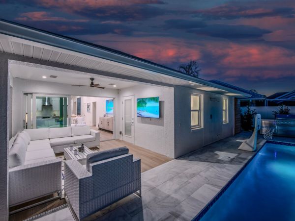 Luxury Home Rental n Naples - Beach House with Pool & Spa