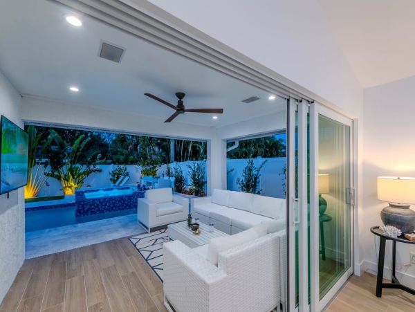 Luxury Home Rental n Naples - Beach House with Pool & Spa