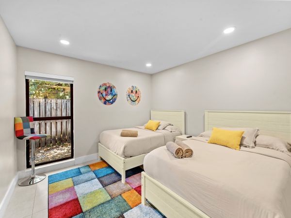 Hallandale Beach Vacation Rental – 5-Bedroom Luxury Waterfront Home with Pool & Dock