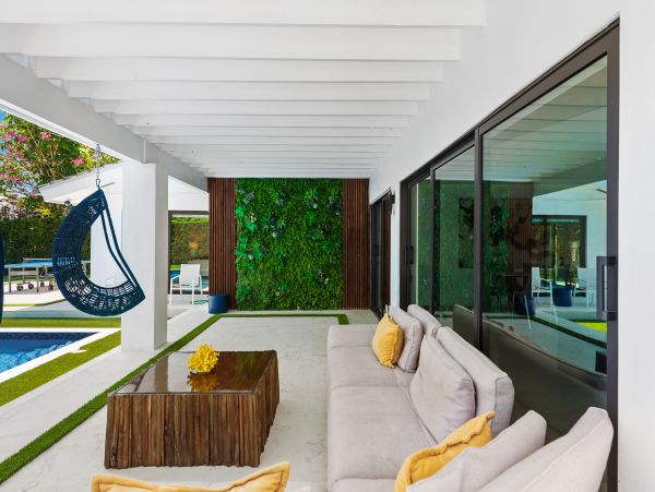 Hallandale Beach Vacation Rental – 5-Bedroom Luxury Waterfront Home with Pool & Dock