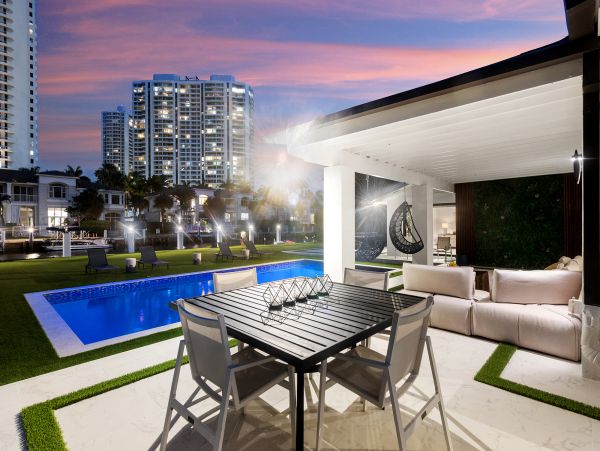 Hallandale Beach Vacation Rental – 5-Bedroom Luxury Waterfront Home with Pool & Dock