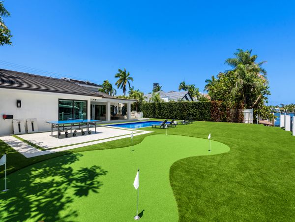 Hallandale Beach Vacation Rental – 5-Bedroom Luxury Waterfront Home with Pool & Dock