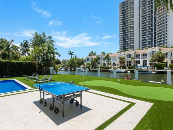 Hallandale Beach Vacation Rental – 5-Bedroom Luxury Waterfront Home with Pool & Dock