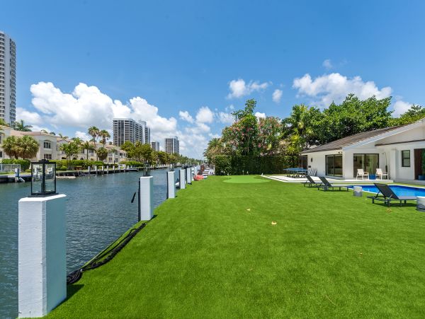 Hallandale Beach Vacation Rental – 5-Bedroom Luxury Waterfront Home with Pool & Dock