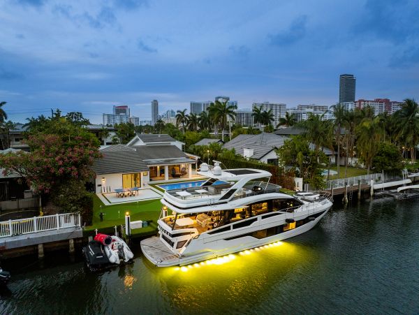 Hallandale Beach Vacation Rental – 5-Bedroom Luxury Waterfront Home with Pool & Dock