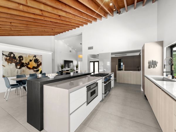 Hallandale Beach Vacation Rental – 5-Bedroom Luxury Waterfront Home with Pool & Dock