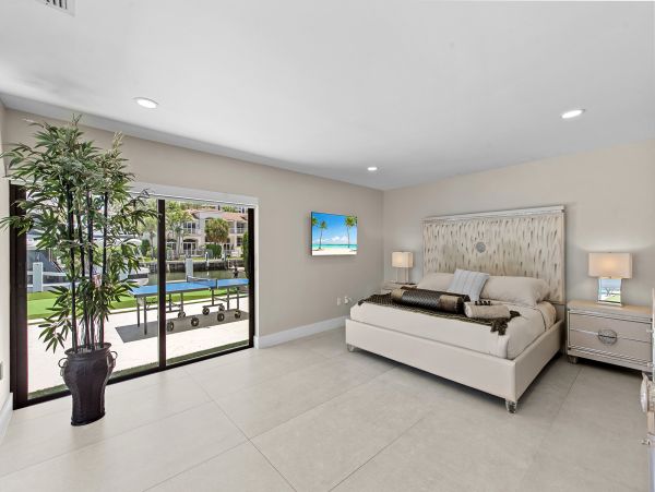 Hallandale Beach Vacation Rental – 5-Bedroom Luxury Waterfront Home with Pool & Dock