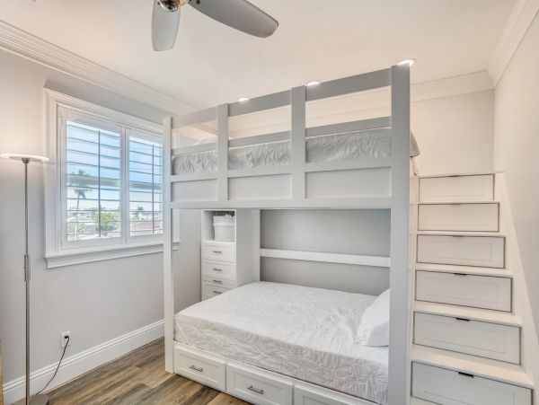 Luxury Beach House Four Bedroom in Treasure Island - Perfect Getaway