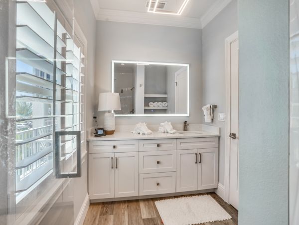 Luxury Beach House Four Bedroom in Treasure Island - Perfect Getaway