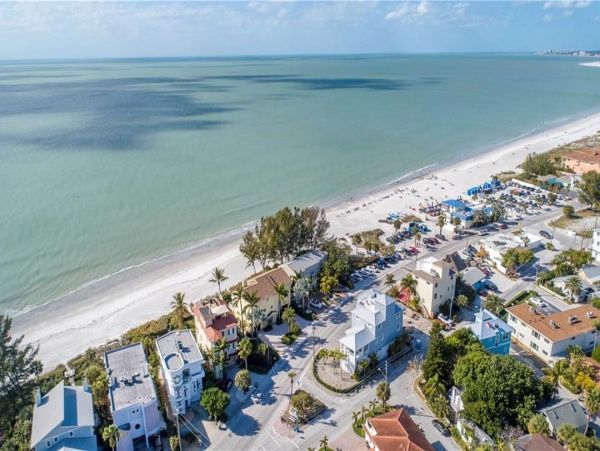 Luxury Beach House Four Bedroom in Treasure Island - Perfect Getaway