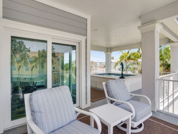 Luxury Beach House Four Bedroom in Treasure Island - Perfect Getaway