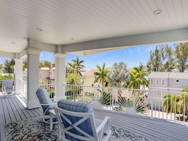 Luxury Beach House Four Bedroom in Treasure Island - Perfect Getaway