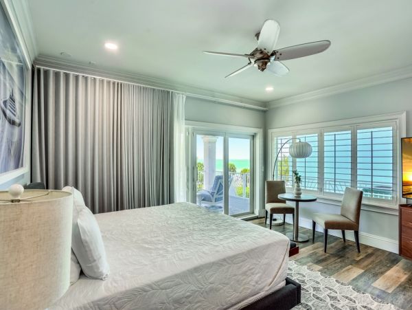 Luxury Beach House Four Bedroom in Treasure Island - Perfect Getaway