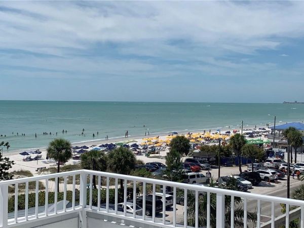 Luxury Beach House Four Bedroom in Treasure Island - Perfect Getaway