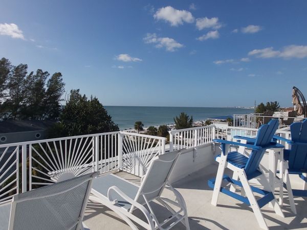 Luxury Beach House Four Bedroom in Treasure Island - Perfect Getaway