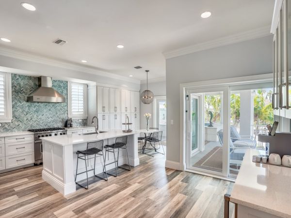 Luxury Beach House Four Bedroom in Treasure Island - Perfect Getaway