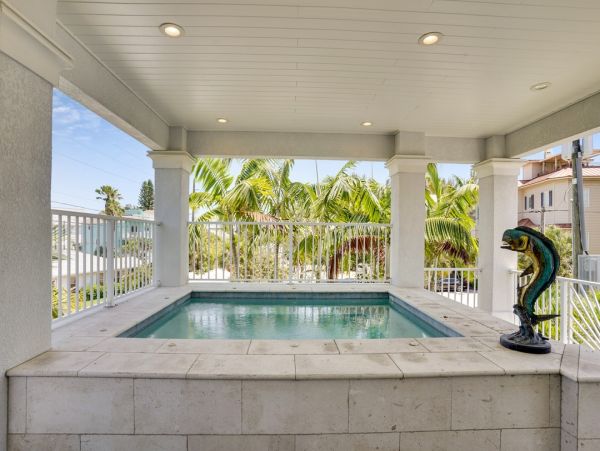 Luxury Beach House Four Bedroom in Treasure Island - Perfect Getaway