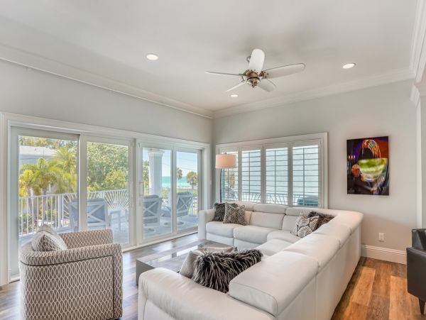 Luxury Beach House Four Bedroom in Treasure Island - Perfect Getaway