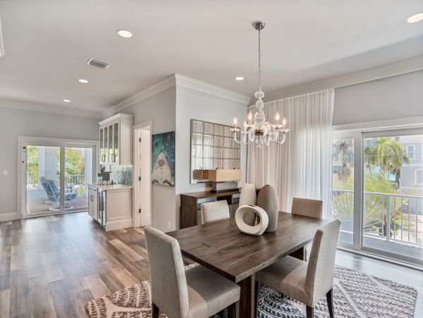 Luxury Beach House Four Bedroom in Treasure Island - Perfect Getaway