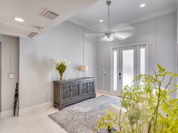 Luxury Beach House Four Bedroom in Treasure Island - Perfect Getaway