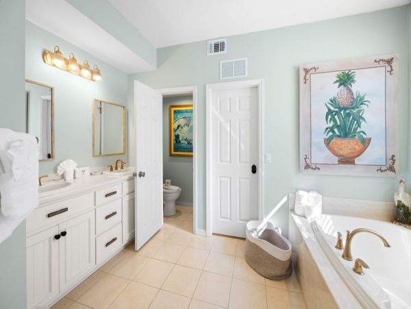 Luxury Captiva Island Vacation Rental with Pool, Hot Tub & Rooftop Deck Steps from the Beach