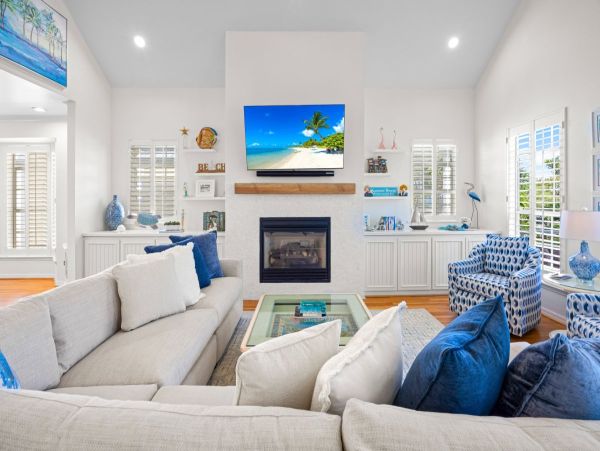 Luxury Captiva Island Vacation Rental with Pool, Hot Tub & Rooftop Deck Steps from the Beach
