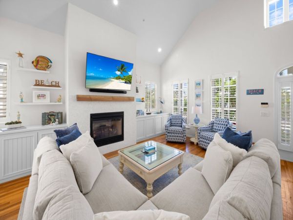 Luxury Captiva Island Vacation Rental with Pool, Hot Tub & Rooftop Deck Steps from the Beach
