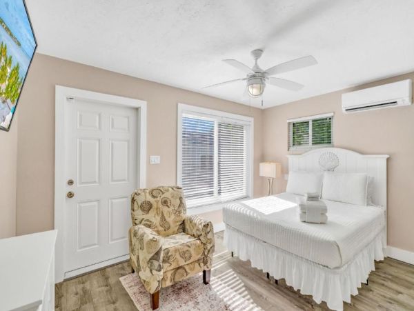 Luxury Waterfront Vacation Rental in Marathon FL Home with Heated Pool and Dock