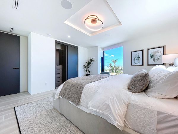 Luxury Sunset Beach Oceanfront Vacation Rental 6-Bedroom Beachfront Home with Pool & Spa