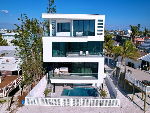 Luxury Sunset Beach Oceanfront Vacation Rental 6-Bedroom Beachfront Home with Pool & Spa