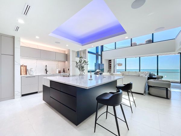 Luxury Sunset Beach Oceanfront Vacation Rental 6-Bedroom Beachfront Home with Pool & Spa