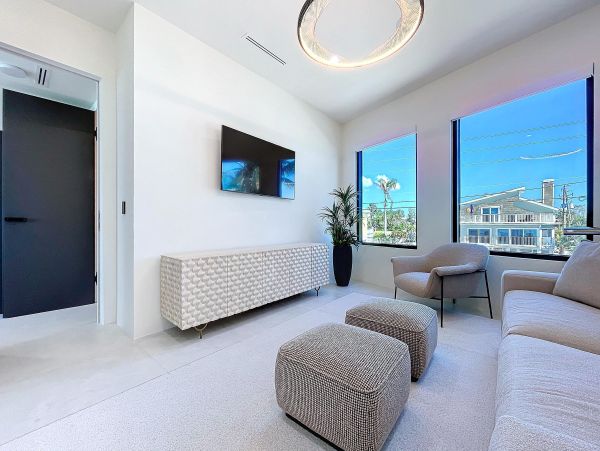 Luxury Sunset Beach Oceanfront Vacation Rental 6-Bedroom Beachfront Home with Pool & Spa