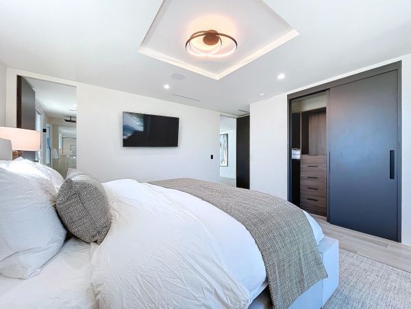Luxury Sunset Beach Oceanfront Vacation Rental 6-Bedroom Beachfront Home with Pool & Spa