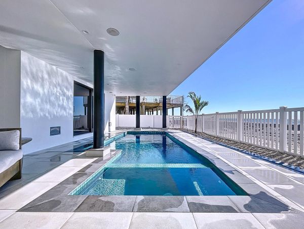 Luxury Sunset Beach Oceanfront Vacation Rental 6-Bedroom Beachfront Home with Pool & Spa