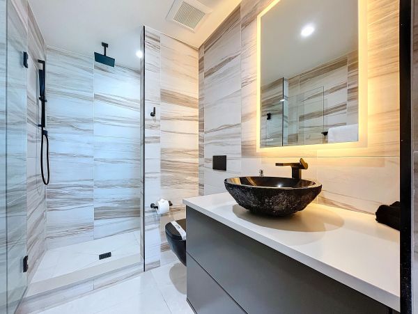 Luxury Sunset Beach Oceanfront Vacation Rental 6-Bedroom Beachfront Home with Pool & Spa