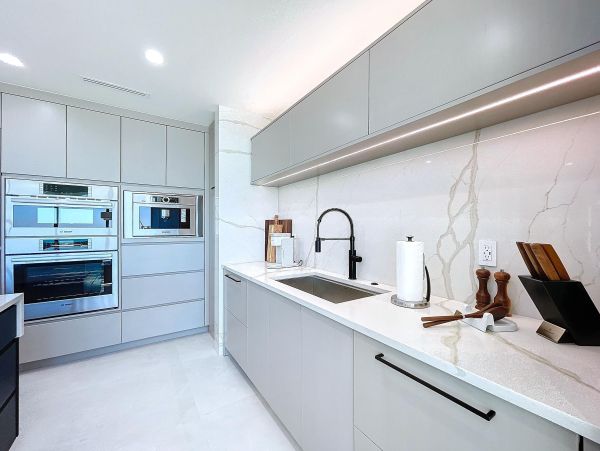 Luxury Sunset Beach Oceanfront Vacation Rental 6-Bedroom Beachfront Home with Pool & Spa