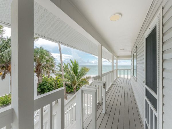 Beachfront Home on Manasota Key - Your Dream Getaway