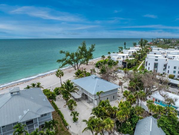 Beachfront Home on Manasota Key - Your Dream Getaway