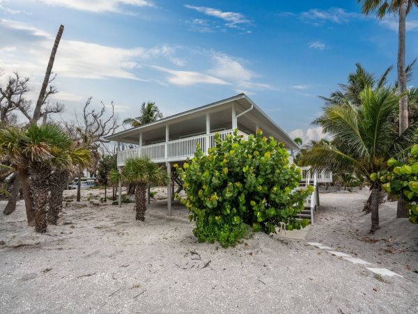 Beachfront Home on Manasota Key - Your Dream Getaway