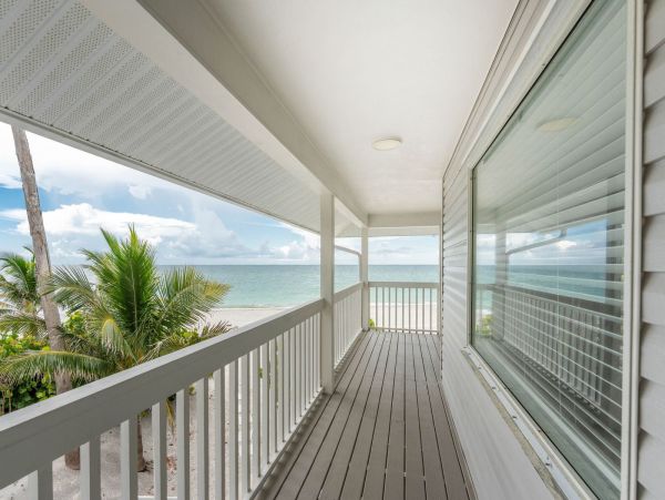 Beachfront Home on Manasota Key - Your Dream Getaway