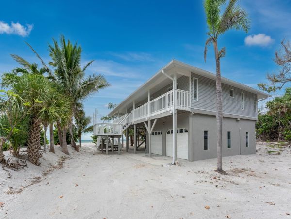 Beachfront Home on Manasota Key - Your Dream Getaway