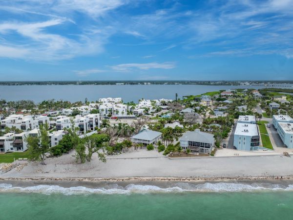 Beachfront Home on Manasota Key - Your Dream Getaway