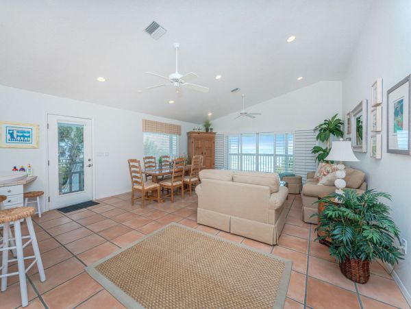Beachfront Home on Manasota Key - Your Dream Getaway