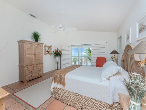 Beachfront Home on Manasota Key - Your Dream Getaway