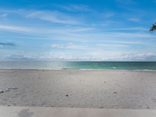 Beachfront Home on Manasota Key - Your Dream Getaway