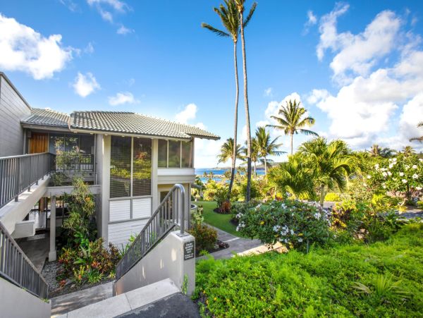 Maui Luxury Vacation Rental 6-Bedroom Oceanview Villas