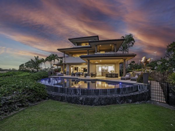 Kailua-Kona Oceanfront Vacation Rental - Luxury Hawaii Estate with Infinity Pool