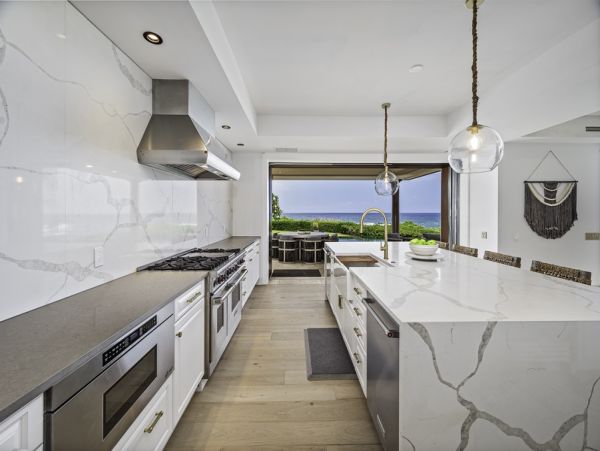 Kailua-Kona Oceanfront Vacation Rental - Luxury Hawaii Estate with Infinity Pool